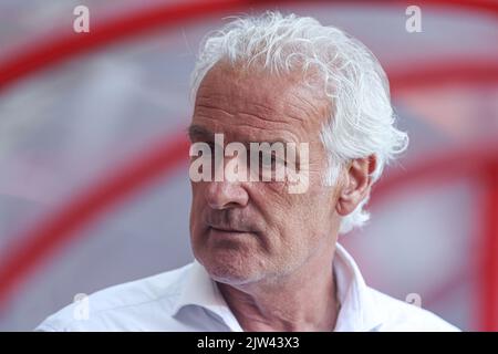 ENSCHEDE, PAESI BASSI - 3 SETTEMBRE: assistente tecnico Fred Rutten del PSV durante la partita olandese di Eredivie tra FC Twente e PSV al Grolsch Veste il 3 settembre 2022 a Enschede, Paesi Bassi (Foto di Peter Lous/Orange Pictures) Foto Stock