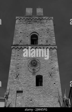 Torre San Giovanni o della Candelora si trova nel quartiere Lanciano Vecchia, il più antico di Lanciano, in Via dei Frentani Foto Stock