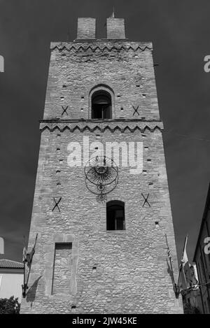 Torre San Giovanni o della Candelora si trova nel quartiere Lanciano Vecchia, il più antico di Lanciano, in Via dei Frentani Foto Stock