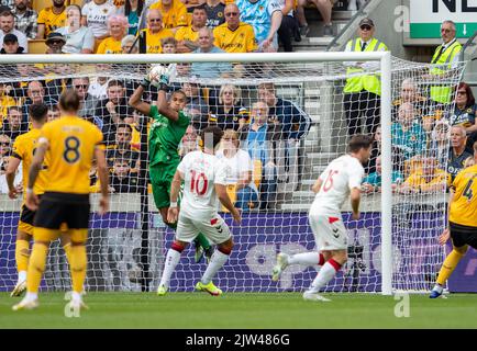 Gavin Bazunu, portiere di Southampton durante la partita della Premier League tra Wolverhampton Wanderers e Southampton a Molineux, Wolverhampton sabato 3rd settembre 2022. (Credit: Gustavo Pantano | MI News) Credit: MI News & Sport /Alamy Live News Foto Stock