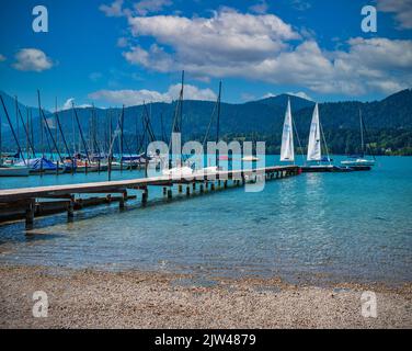 Barche a vela nel porto di Tegernsee, Germania, Baviera. Foto Stock