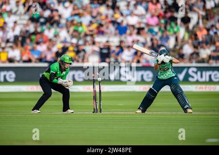 LONDRA, REGNO UNITO. 03rd Settembre 2022. Carla Rudd di Southern Brave prende il wicket di Kira Chathli di ovale Invincibles durante la finale delle cento Donne - ovale Invincibles vs Southern Brave al Lord's Cricket Ground sabato 03 settembre 2022 a LONDRA INGHILTERRA. Credit: Taka G Wu/Alamy Live News Foto Stock