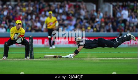 Tom Moores di Trent Rockets tenta di esaurire le Tristan Stubbs degli originali Manchester durante la finale di The Hundred Mens Trent Rockets contro Manchester Originals a Trent Bridge, Nottingham, Regno Unito, 3rd settembre 2022 (Foto di ben Whitley/News Images) Foto Stock