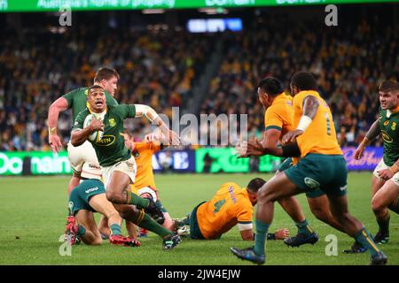 3rd settembre 2022; Allianz Stadium, Sydney, nuovo Galles del Sud, Australia; 2022 Campionato di Rugby Etoro, Australia contro Sud Africa: Makazole Mapimpi del Sud Africa corre con la palla fuori dal ruck Foto Stock