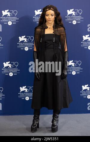 Lido di Venezia, Italia. 03rd Set, 2022. Quintessa Swinell partecipa alla fotocellula per 'Master Gardner' al 79th° Festival Internazionale del Cinema di Venezia, il 03 settembre 2022 a Venezia. © Photo: Cinzia Camela. Credit: Independent Photo Agency/Alamy Live News Foto Stock