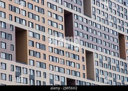 Frammento della facciata di un moderno complesso residenziale. Foto Stock