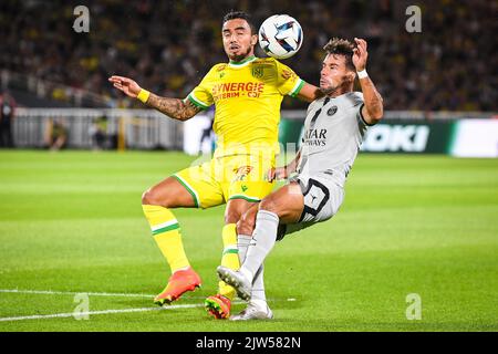 Nantes, Francia, Francia. 3rd Set, 2022. Mostafa MOHAMED di Nantes e Juan BERNAT di PSG durante la partita Ligue 1 tra FC Nantes e Paris Saint-Germain (PSG) allo stadio la Beaujoire il 03 settembre 2022 a Nantes, Francia. (Credit Image: © Matthieu Mirville/ZUMA Press Wire) Foto Stock