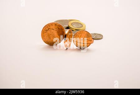Dettaglio primo piano di monete in sterline britanniche lucenti Foto Stock