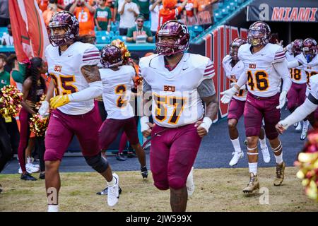 Miami Gardens, Florida, Stati Uniti. 3rd settembre 2022. I Miami Hurricanes si alleano con la squadra dei Bethune-Cookman Wildcats durante la stagione di calcio del college 2022 dell'NCAA all'Hard Rock Stadium di Miami Gardens, Florida. Credit: Yaroslav Sabitov/YES Market Media/Alamy Live News Foto Stock