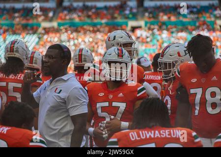 Miami Gardens, Florida, Stati Uniti. 3rd settembre 2022. Miami Hurricanes 57 Matt Antezana Offensive Line, 78 Matthew McCoy Offensive Line contro Bethune-Cookman Wildcats durante la stagione di calcio 2022 dell'NCAA all'Hard Rock Stadium di Miami Gardens, Florida. Credit: Yaroslav Sabitov/YES Market Media/Alamy Live News Foto Stock