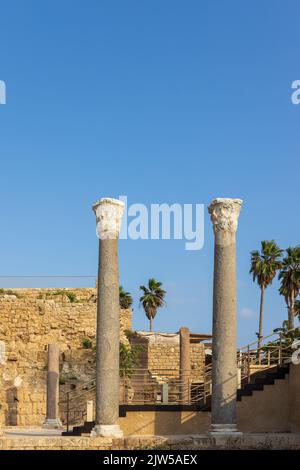 CESAREA, Israele - 11 2022 agosto, rovine di antico bagno a Cesarea in Israele Foto Stock