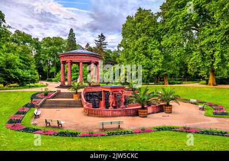 Elisabethenbrunnen fontana nel Kurpark a Bad Homburg, Germania Foto Stock