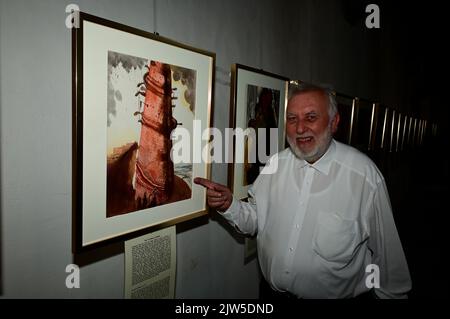 Der Salvador Dalí Experte Pfarrer Dr. Herbert Specht bei der Vernissage DaliBibliaSacrall in der Frauenkirche. Görlitz, 03.09.2022 Foto Stock