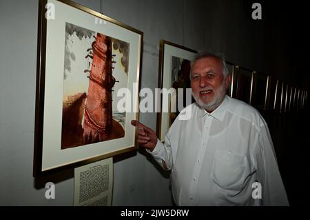 Der Salvador Dalí Experte Pfarrer Dr. Herbert Specht bei der Vernissage DaliBibliaSacrall in der Frauenkirche. Görlitz, 03.09.2022 Foto Stock