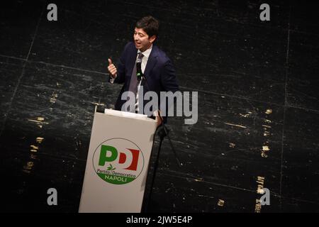 Napoli, Italia. 03rd Set, 2022. Roberto speranza, Ministro della Sanità del Governo italiano e membro del Partito democratico Italiano, interviene all'apertura della campagna elettorale per le prossime elezioni politiche del 25 settembre. (Foto di Pasquale Gargano/Pacific Press) Credit: Pacific Press Media Production Corp./Alamy Live News Foto Stock