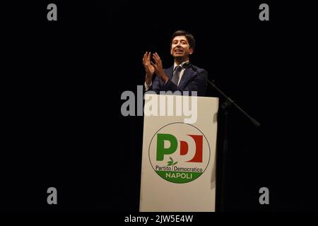 Napoli, Italia. 03rd Set, 2022. Roberto speranza, Ministro della Sanità del Governo italiano e membro del Partito democratico Italiano, interviene all'apertura della campagna elettorale per le prossime elezioni politiche del 25 settembre. (Foto di Pasquale Gargano/Pacific Press) Credit: Pacific Press Media Production Corp./Alamy Live News Foto Stock