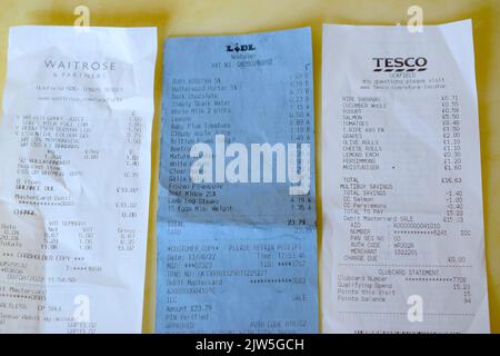 Tesco Lidl Waitrose alimentari fino alle ricevute. Foto Stock