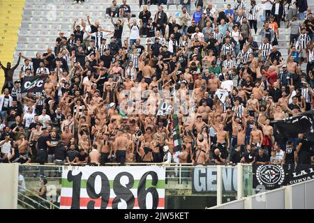 Firenze, Italia , 03rd Settembre , 2022 foto da sinistra a destra, tifosi della Juventus durante il calcio Serie A match Fiorentina contro Juventus Credit: Massimo Insabato/Alamy Live News Foto Stock