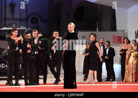 Venezia, Italia. 03rd Set, 2022. Mia Goth partecipa al tappeto rosso 'Perla' al 79th° Festival Internazionale del Cinema di Venezia, il 03 settembre 2022 a Venezia. (Sipa) Credit: Sipa USA/Alamy Live News Foto Stock