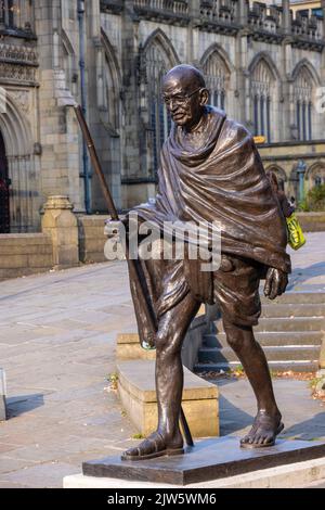 Statua di Mahatma Gandhi nella città di Manchester Foto Stock
