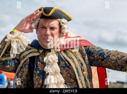 Wilkes barre Township, Stati Uniti. 03rd Set, 2022. Un uomo vestito come George Washington posa per le foto. L’ex presidente Donald Trump ha tenuto un raduno a Wilkes-barre-barre Township, a cui hanno partecipato circa 10.000 persone, e gran parte del parcheggio era una fila di persone in attesa di entrare. (Foto di Aimee Dilger/SOPA Images/Sipa USA) Credit: Sipa USA/Alamy Live News Foto Stock
