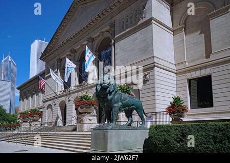 Chicago, USA - Agosto 2022: I gradini anteriori per l'ingresso dell'Art Institute, una galleria di belle arti a Chicago Foto Stock