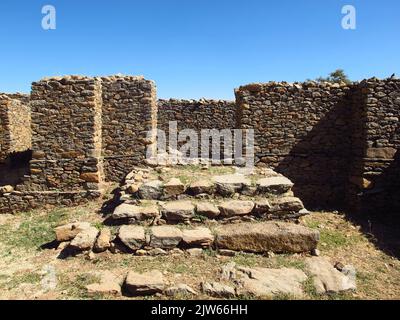 Rovine del palazzo nella città di Axum, Etiopia Foto Stock