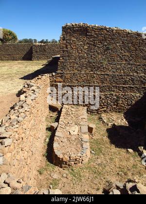 Rovine del palazzo nella città di Axum, Etiopia Foto Stock