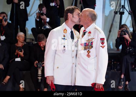 Mario Falak e Charles Eismayer sono presenti al tappeto rosso 'Master Gardner' al 79th° Festival Internazionale del Cinema di Venezia, il 03 settembre 2022 a Venezia. ©Photo: Cinzia Camela. Foto Stock