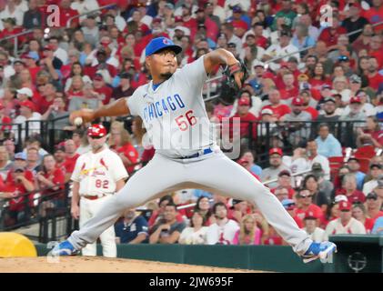 St. Louis, Stati Uniti. 03rd giugno, 2022. Jeremiah Estrada, il lanciatore dei Chicago Cubs, offre un campo ai Cardinali di St. Louis nel terzo Ininning al Busch Stadium di St. Louis sabato 3 settembre 2022. Foto di Bill Greenblatt/UPI Credit: UPI/Alamy Live News Foto Stock