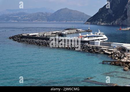 Capri - Molo degli aliscafi da Via Marina Grande Foto Stock