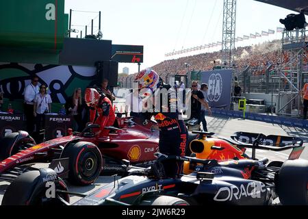 Zandvoort, Paesi Bassi. 03rd Set, 2022. Motorsport: Campionato del mondo di Formula 1, Gran Premio d'Olanda, Qualifiche. Pole position per Max Verstappen dai Paesi Bassi del team Oracle Red Bull. Credit: Hasan Brantic/dpa/Alamy Live News Foto Stock