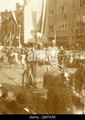 Immagine della parata nella Nobelstraat di Utrecht durante la Maskerade in occasione della celebrazione del 58stee° Lustrum (290th° anniversario) dell'Università di Utrecht, con il tema 'Ichnaton'. Foto Stock