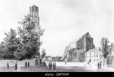 Gezicht op het Munsterkerkhof te Utrecht uit het zuidwesten vanaf het mer met de Domtoren en -kerk met daarnaast het Leesmuseum.N.B. Nel 1912 è de straatnaam Munsterkerkhof gewijzigd a Domplein. Foto Stock