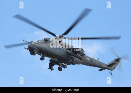 MIL MI-24P Hind della forza aerea ungherese al Royal International Air Tattoo 2022, Fairford, Gloucestershire, Regno Unito Foto Stock