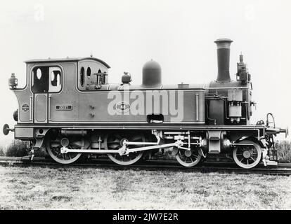 Immagine della locomotiva a vapore nuova di fabbrica n. 48 'Zeist' (serie 41-50) della N.C.S. (Nederlandsche Centraal-Spoorwegmaatschappij), in seguito elevato a no 158 (serie 151-160) della S.S. e N. 7008 (serie 7000) della N.S. Foto Stock