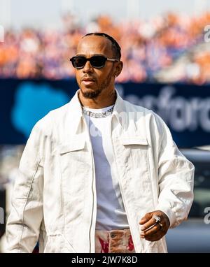 ZANDVOORT - Lewis Hamilton (Mercedes) davanti al Gran Premio d'Olanda F1 sul circuito di Zandvoort il 4 settembre 2022 a Zandvoort, Paesi Bassi. REMKO DE WAAL Foto Stock
