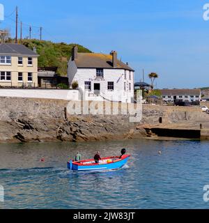 Probabilmente il miglior pub del mondo. Lo Ship inn Porthleven, uno dei pub più antichi e più belli della Cornovaglia. Foto Stock