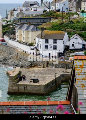 Probabilmente il miglior pub del mondo. Lo Ship inn Porthleven, uno dei pub più antichi e più belli della Cornovaglia. Foto Stock