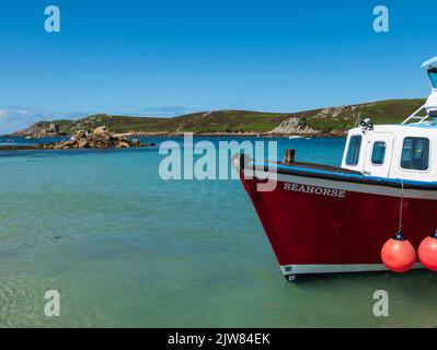 Seahorse inter-isola barca sulla banchina, Bryher, Isole di Scilly, Cornovaglia, Inghilterra, REGNO UNITO. Foto Stock