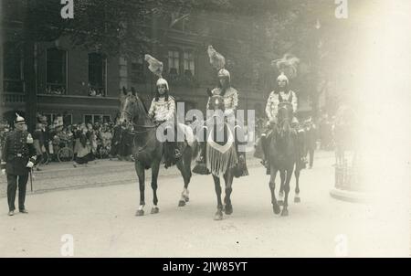 Immagine della sfilata di masquerade con il tema Ichnaton, in occasione del 58th° anniversario (290th° anniversario) dell'Università di Utrecht, su Domplein. Foto Stock