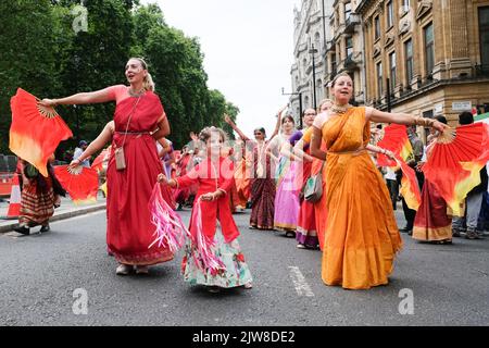 Piccadilly, Londra, Regno Unito. 4th settembre 2022. I devoti di Hare Krishna celebrano Rathayatra il Festival dei carri a Londra. Credit: Matthew Chattle/Alamy Live News Foto Stock