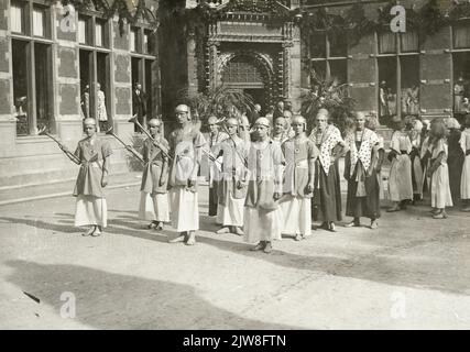 Immagine della sfilata di masquerade con il tema Ichnaton, in occasione del 58th° anniversario (290th° anniversario) dell'Università di Utrecht, su Domplein. Foto Stock