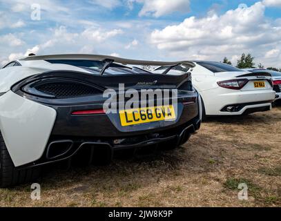 Old Buckenham, Norfolk, Regno Unito – Settembre 03 2022. Fila di auto sportive e di spettacolo in mostra all'annuale libera di entrare in estate mostra auto Foto Stock