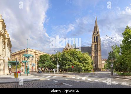 Piazza della Pace (o Namesti Miru) e la Chiesa di Santa Ludmila. Praga, Repubblica Ceca Foto Stock