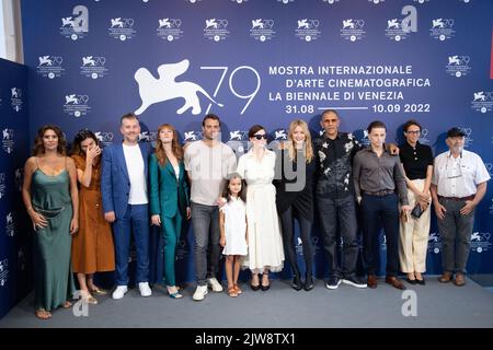 Yamee Couture, Michel Zlotowski, Callie Ferreira, Virginie Efira, Roschdy Zem, Victor Lefebvre, Anne Berest, Henri-Noel Tabary, Rebecca Zlotowski, Frederic Jouve partecipa al Les Enfants des Autres Photocall durante il 79th° Festival Internazionale del Cinema di Venezia (Mostra), che si terrà a Venezia il 04 settembre 2022. Foto di Aurore Marechal/ABACAPRESS.COM Foto Stock