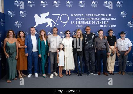 Yamee Couture, Michel Zlotowski, Callie Ferreira, Virginie Efira, Roschdy Zem, Victor Lefebvre, Anne Berest, Henri-Noel Tabary, Rebecca Zlotowski, Frederic Jouve partecipa al Les Enfants des Autres Photocall durante il 79th° Festival Internazionale del Cinema di Venezia (Mostra), che si terrà a Venezia il 04 settembre 2022. Foto di Aurore Marechal/ABACAPRESS.COM Foto Stock