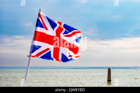 La Crowstone, o Crow Stone, il vecchio marcatore per il limite del Seaward della giurisdizione della Port of London Authority nell'estuario del Tamigi a Chalkwell in Foto Stock