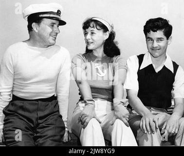 CHARLES / CHARLIE CHAPLIN con la sua moglie 3rd e la signora principale PAULETTE GODDARD e il suo bambino più anziano CHARLES CHAPLIN Jr. (Madre Lita Grey Chaplin) in vacanza a Santa Catalina Island nel mese di aprile 1940, quando la coppia stavano lavorando al GRANDE DITTATORE Foto Stock