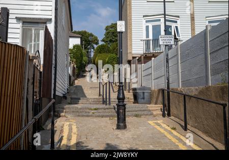 I ripidi gradini noti come Church Hill nel centro di Leigh-on-Sea, Essex, Regno Unito. Foto Stock